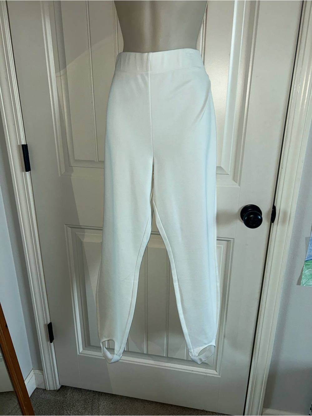 NEW Boston Proper White Pull-On Tapered Stirrup Pants Sz L